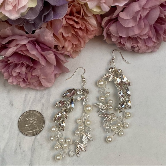 Stunning Crystal Pearl Silver Leaf Bridal Earrings - Picture 15 of 16